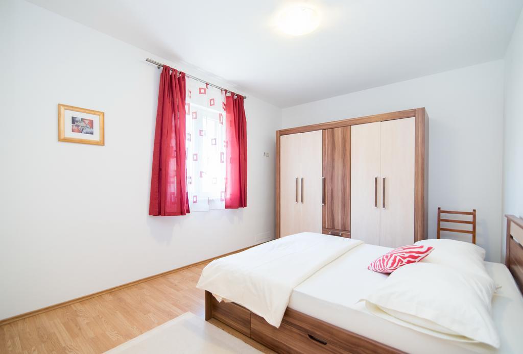 Apartments Grlica Sutivan Exterior photo
